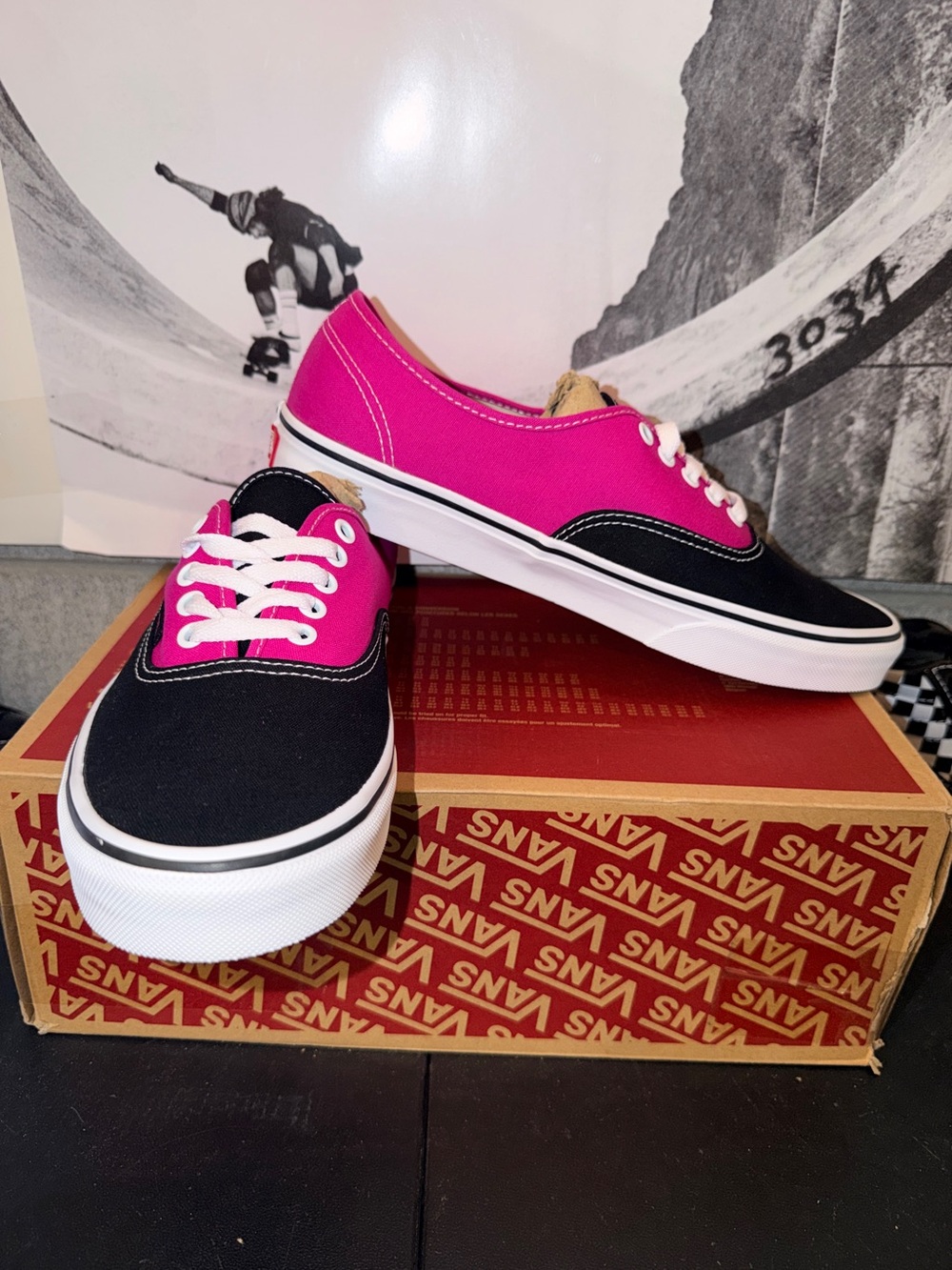 Vans Authentic sz 10.5 Men’s 12.0 Women’s